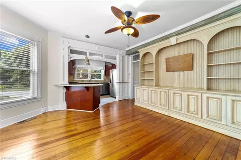Living - 208 Parkway Ave W, High Point, NC 27262 photo 5 of 6