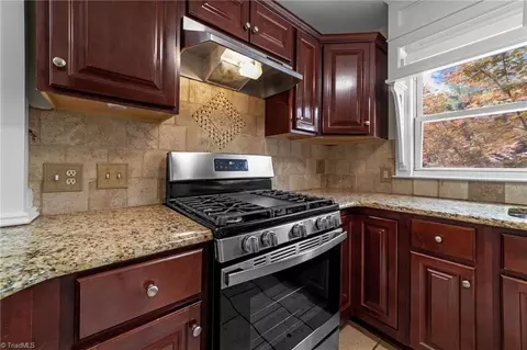 Kitchen - 208 Parkway Ave W, High Point, NC 27262 photo 5 of 6