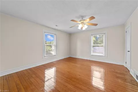 Bedroom - 208 Parkway Ave W, High Point, NC 27262 photo 6 of 11