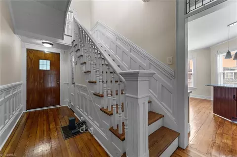 Entry Way - 208 Parkway Ave W, High Point, NC 27262 photo 3 of 6