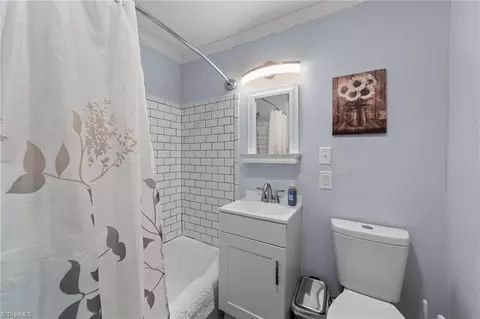 Bath - 208 Parkway Ave W, High Point, NC 27262 photo 1 of 4