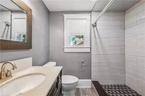 Bath - 519 Dayton Ave, High Point, NC 27262 photo 8 of 9