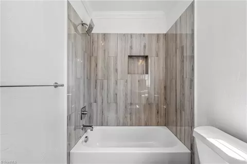Bath - 519 Dayton Ave, High Point, NC 27262 photo 5 of 9