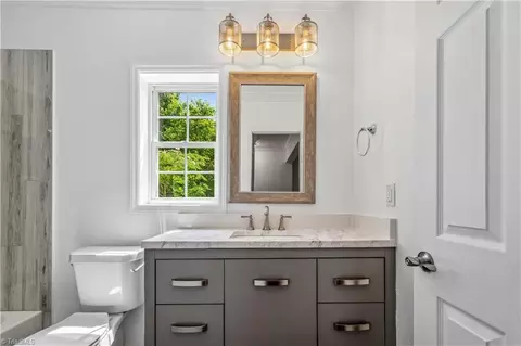 Bath - 519 Dayton Ave, High Point, NC 27262 photo 7 of 9