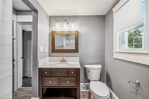 Bath - 519 Dayton Ave, High Point, NC 27262 photo 9 of 9