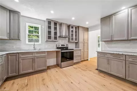 Entry Way - 519 Dayton Ave, High Point, NC 27262 photo 1 of 4