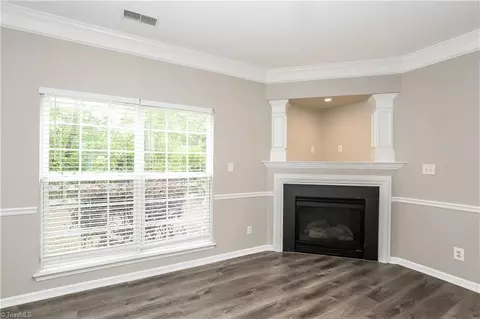 Living - 2549 Ingleside Dr, High Point, NC 27265 photo 4 of 4