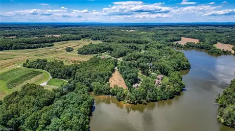 245 Lakeshore Dr, Reidsville, NC 27320