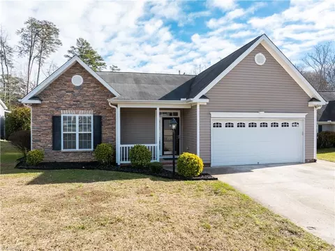 4618 Woodway Dr, Kernersville, NC 27284