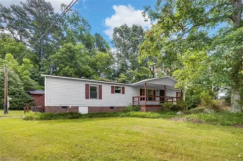 1077 Moffitt Rd, Asheboro, NC 27205
