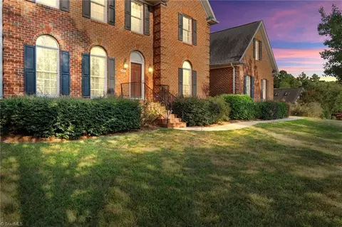4803 Laurel Oaks Dr, Greensboro, NC 27406