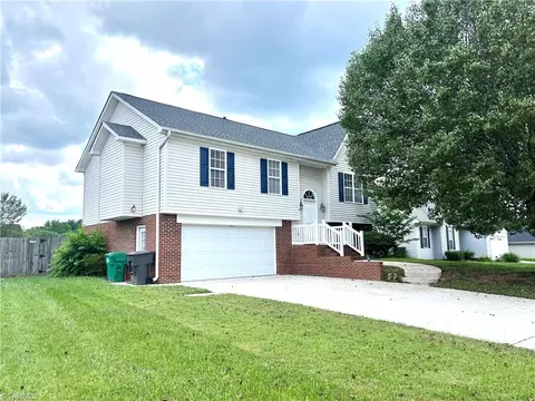 3888 Eagleston Ct, High Point, NC 27265