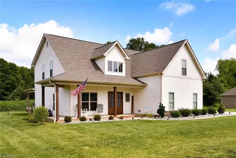 247 Deerwood Dr, Lexington, NC 27295