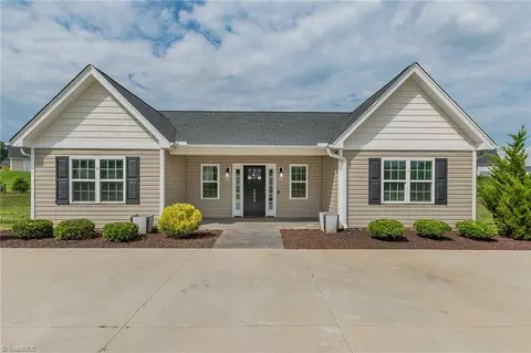 1023 Rockway Dr, Lexington, NC 27295