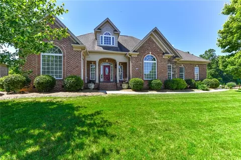 9050 Grove Pines Ln, Kernersville, NC 27284