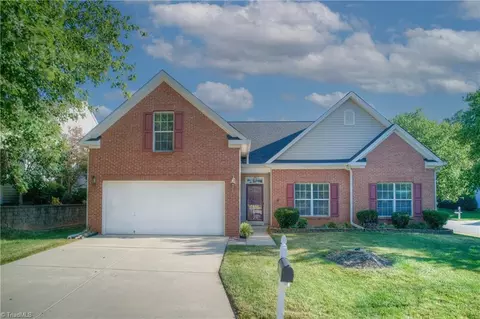 4235 Laurel Ridge Cir, Winston Salem, NC 27107