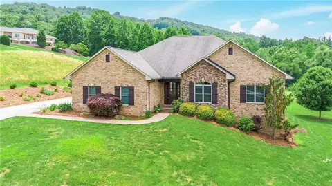 208 Gable View Dr S, Wilkesboro, NC 28697
