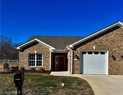 122 Sanderlyn Ct, Eden, NC 27288