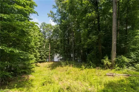 1 713 Stone Pointe Dr, King, NC 27021