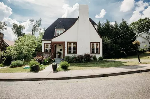 931 Willow St, Mount Airy, NC 27030