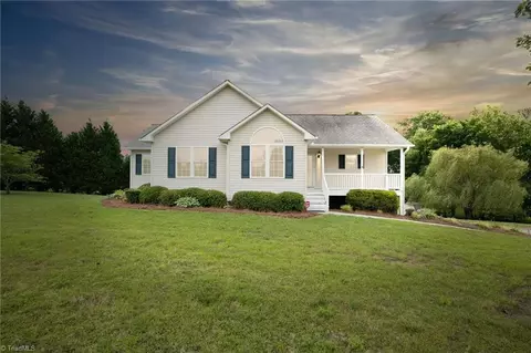 470 Dogwood Acres Ln, Madison, NC 27025