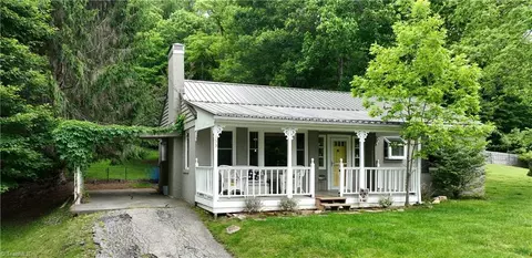 153 Summit St, Boone, NC 28607 photo 3