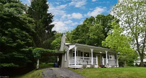 153 Summit St, Boone, NC 28607 photo 2
