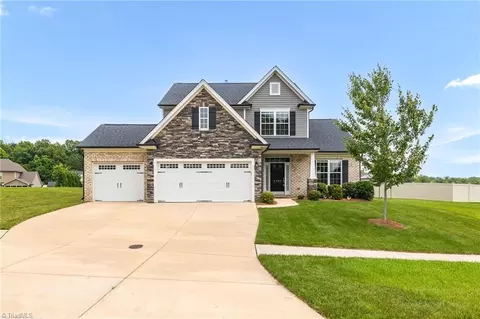 8751 Drummond Estates Dr, Kernersville, NC 27284
