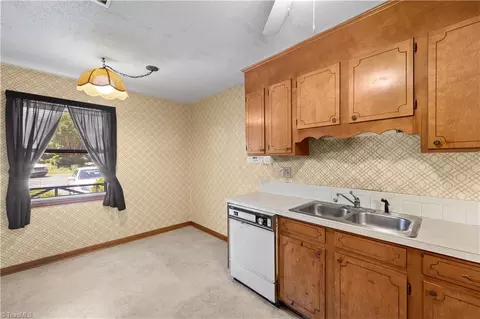 1816 C Guyer St, High Point, NC 27265 photo 4