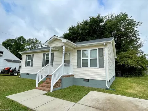 2804 Four Seasons Blvd, Greensboro, NC 27406
