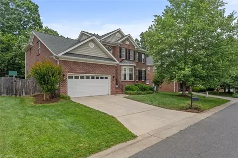 2063 Waterford Village Dr, Clemmons, NC 27012