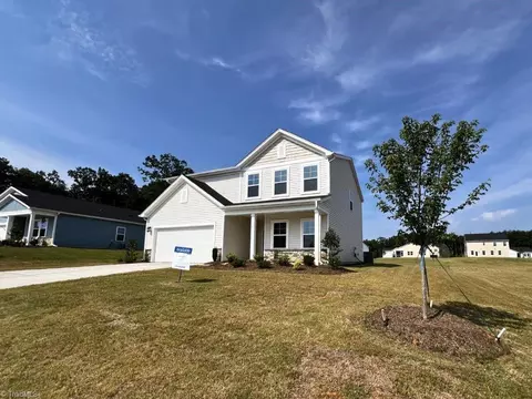 129 Palomino Dr, King, NC 27021