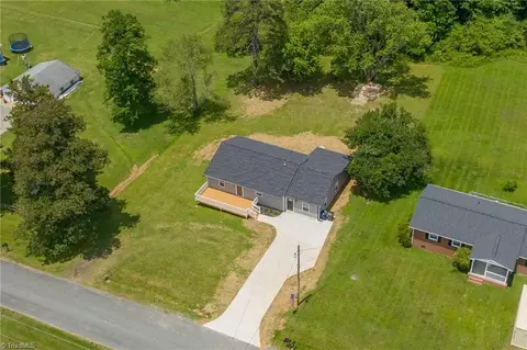 1609 Sanford Dr, Winston Salem, NC 27105