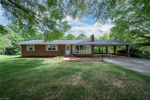 2901 Shacktown Rd, Yadkinville, NC 27055