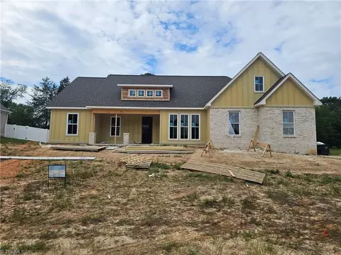 207 Wynnfall Dr, Lexington, NC 27295