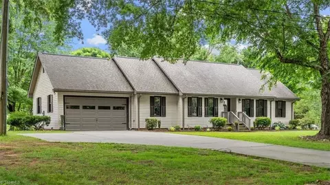 861 Central Rd, Clemmons, NC 27012