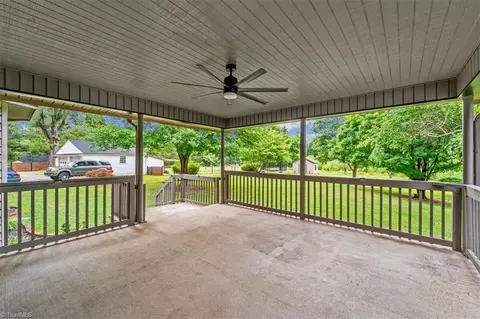Exterior - 861 Central Rd, Clemmons, NC 27012 photo 4 of 6