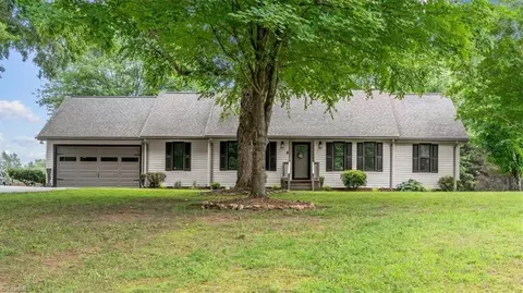 Exterior - 861 Central Rd, Clemmons, NC 27012 photo 2 of 6