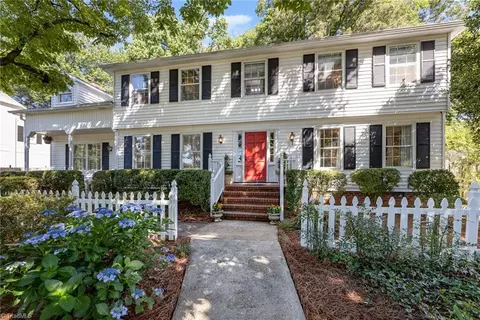 903 Fairgreen Rd, Greensboro, NC 27410