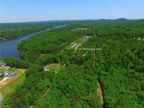 435 Harborgate Dr, Denton, NC 27239 photo 1