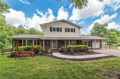 111 Ken Hoots Ln, Advance, NC 27006
