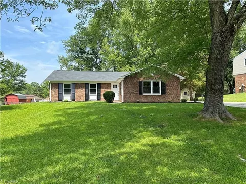 1921 Greenstone Pl, High Point, NC 27265