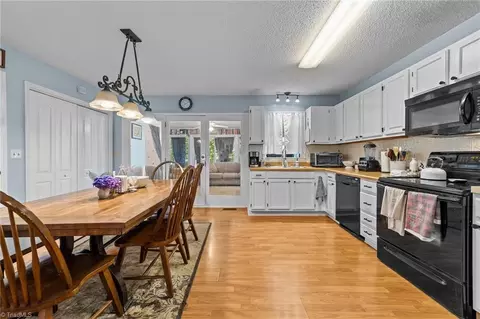 7524 Farmbrook Pl, Thomasville, NC 27360 photo 12