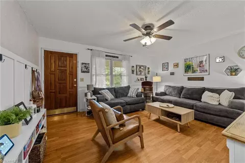 7524 Farmbrook Pl, Thomasville, NC 27360 photo 6