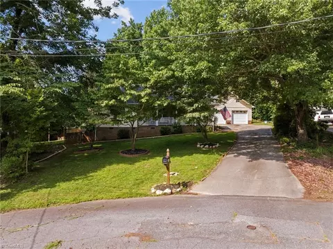 7524 Farmbrook Pl, Thomasville, NC 27360 photo 37