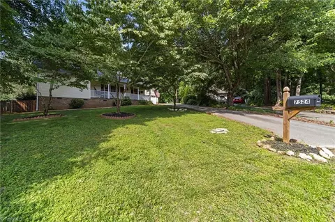 7524 Farmbrook Pl, Thomasville, NC 27360 photo 35