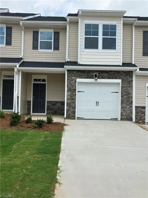 1221 Evelynnview Ln, Kernersville, NC 27284
