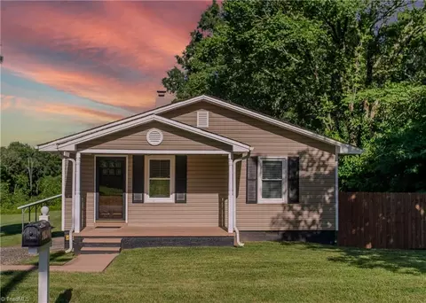 903 Market St NE, Reidsville, NC 27320