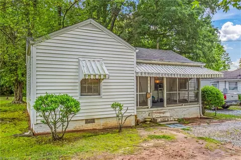 728 Bridges Dr, High Point, NC 27262