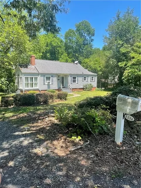 1214 Maiden Ln, Reidsville, NC 27320